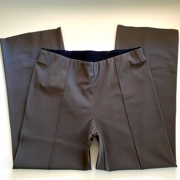 Athleta Pants - Athleta 🟤 Straight Leg, Cropped Length, Yoga Pants 🧘‍♀️